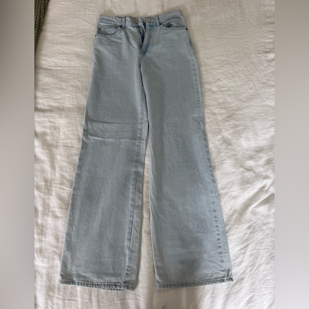 Stradivarius Light Wash Wide Leg High Waisted Jeans